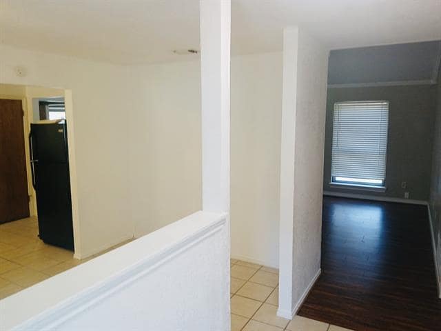 912 Woodview Dr in Granbury, TX - Foto de edificio - Building Photo