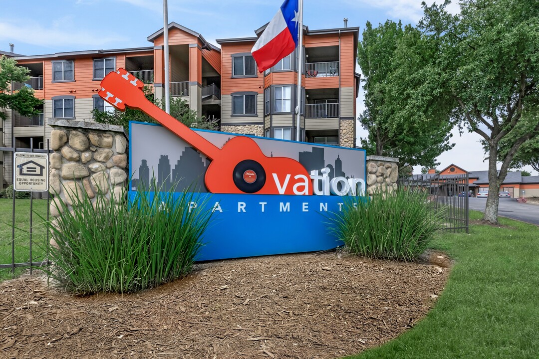 Ovation Apartments in Austin, TX - Foto de edificio