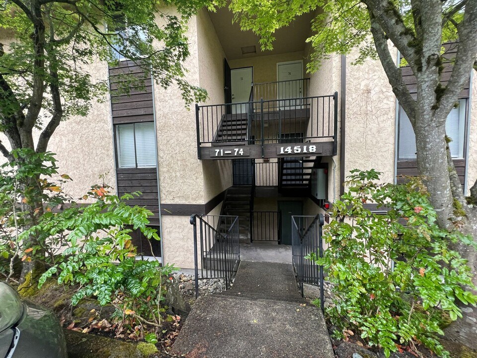 14518 127th Ave NE in Kirkland, WA - Building Photo