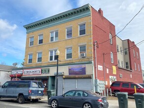 528 E Main St in Bridgeport, CT - Building Photo - Building Photo