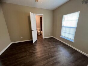 1104 Bluff St in Wichita Falls, TX - Building Photo - Building Photo