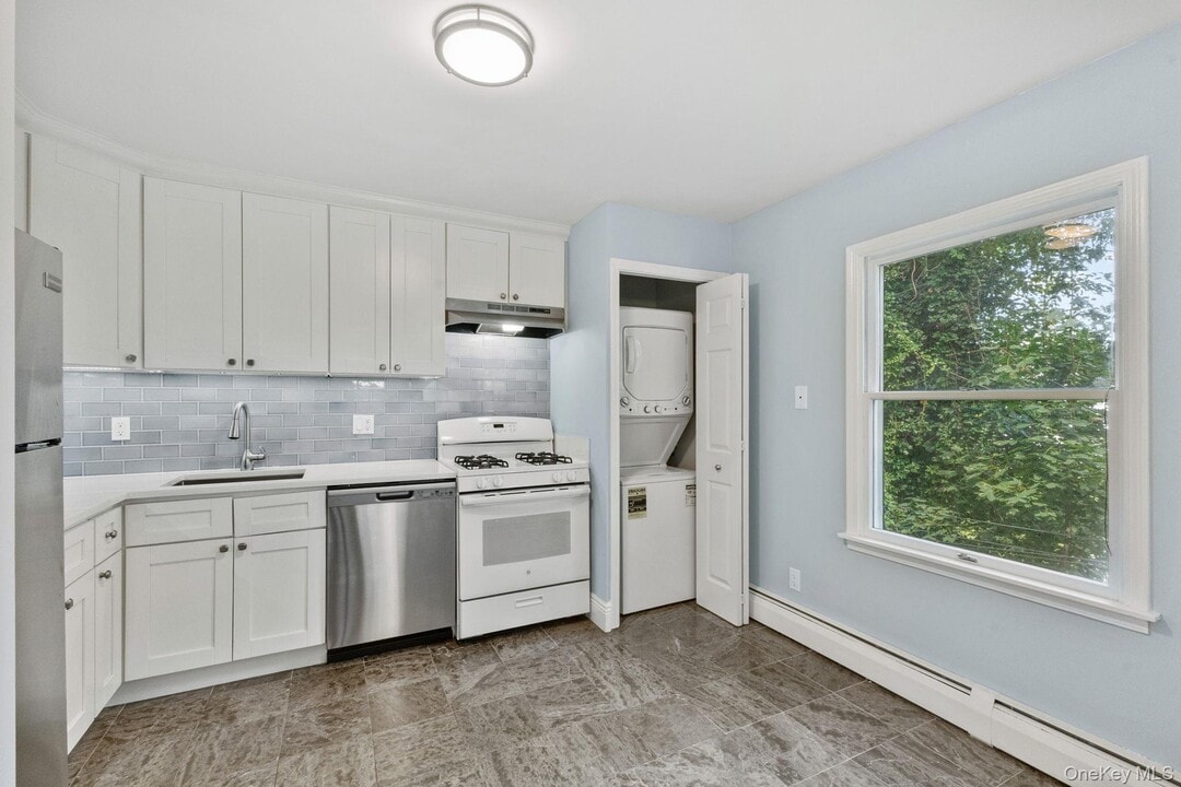 132 Waverly Ave in Mamaroneck, NY - Building Photo