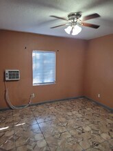 1518 NW 102nd St in Miami, FL - Building Photo - Building Photo