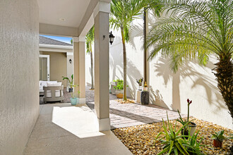 7155 Primavera Ln in Melbourne, FL - Foto de edificio - Building Photo