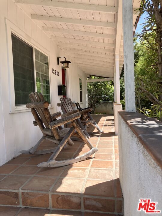 12689 Stanwood Dr in Los Angeles, CA - Building Photo - Building Photo