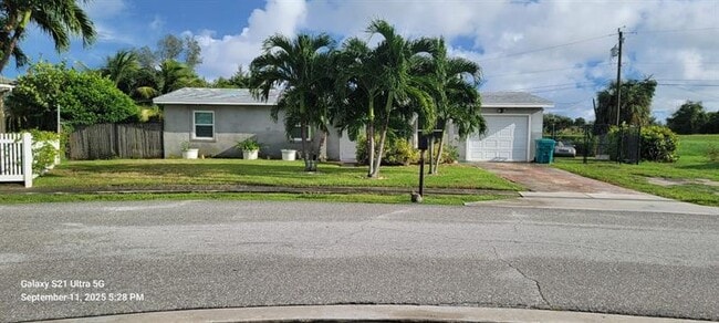 450 NE 14th Ave in Boynton Beach, FL - Building Photo - Building Photo