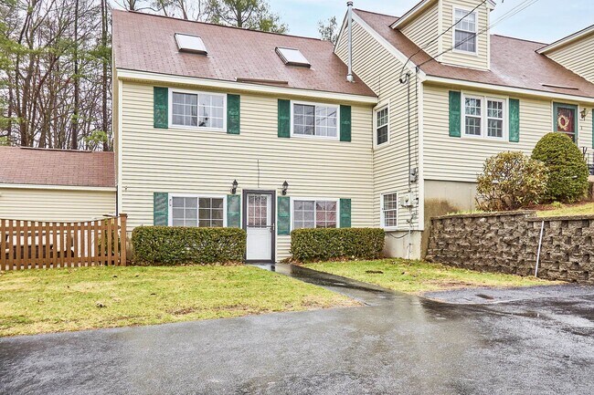 8 Rocky Hill Dr in Nashua, NH - Building Photo - Building Photo