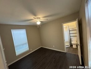 242 W Harlan Ave in San Antonio, TX - Building Photo - Building Photo