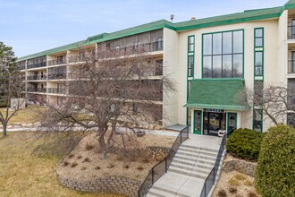The Greenbriar in Minnetonka, MN - Foto de edificio - Building Photo