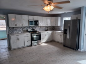 70 Maple St in Lampe, MO - Building Photo