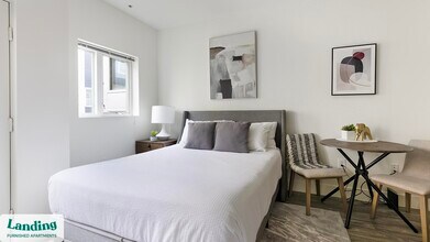 1430 NW Pettygrove St, Unit E308 in Portland, OR - Building Photo - Building Photo