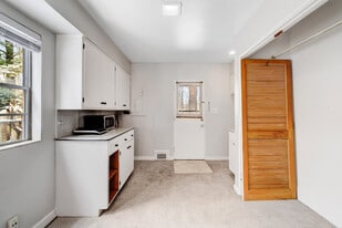 36 Parkview Dr NE in Grand Rapids, MI - Building Photo