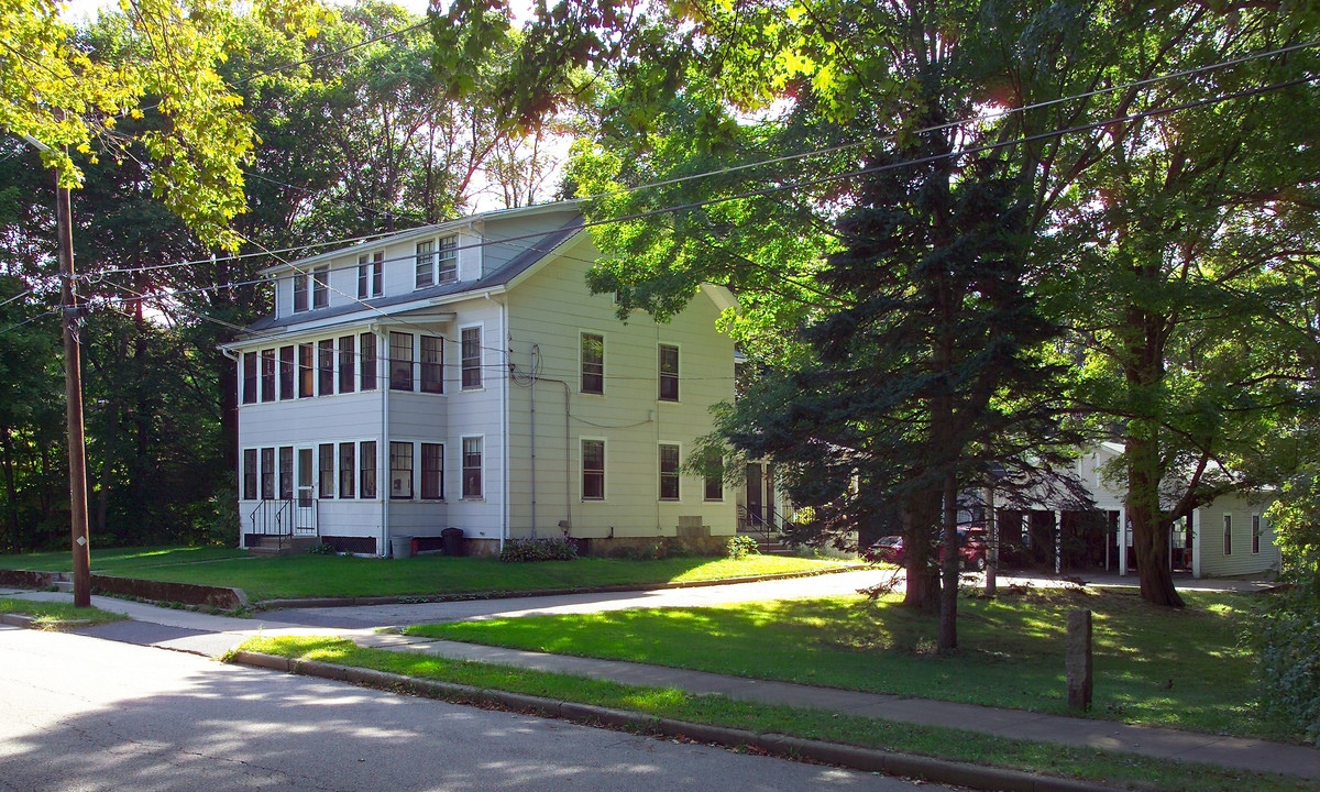 22 Rockhill St in Foxboro, MA - Building Photo