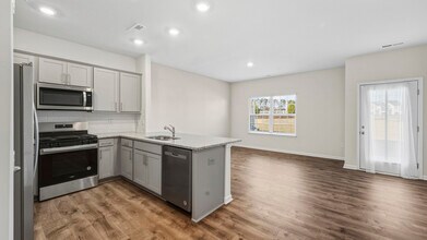 153 Leo St in Angier, NC - Foto de edificio - Building Photo