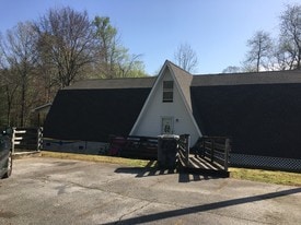 124 Sky Harbor Rd in Florence, AL - Building Photo