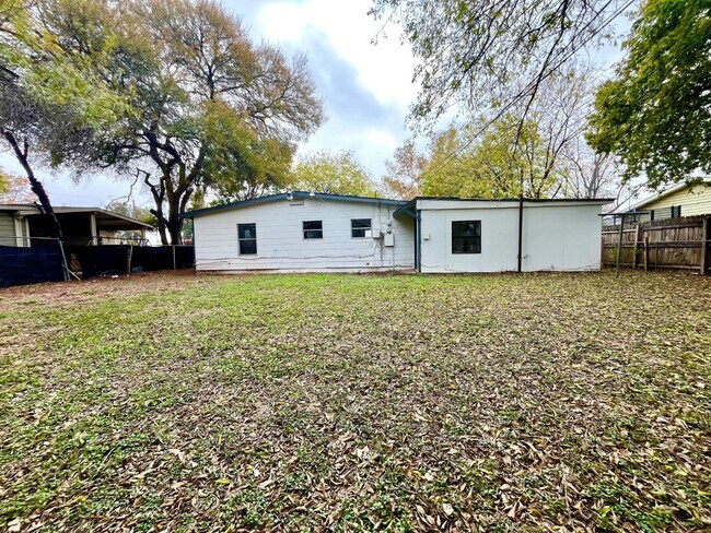 4315 Spring Oak Dr in San Antonio, TX - Building Photo - Building Photo