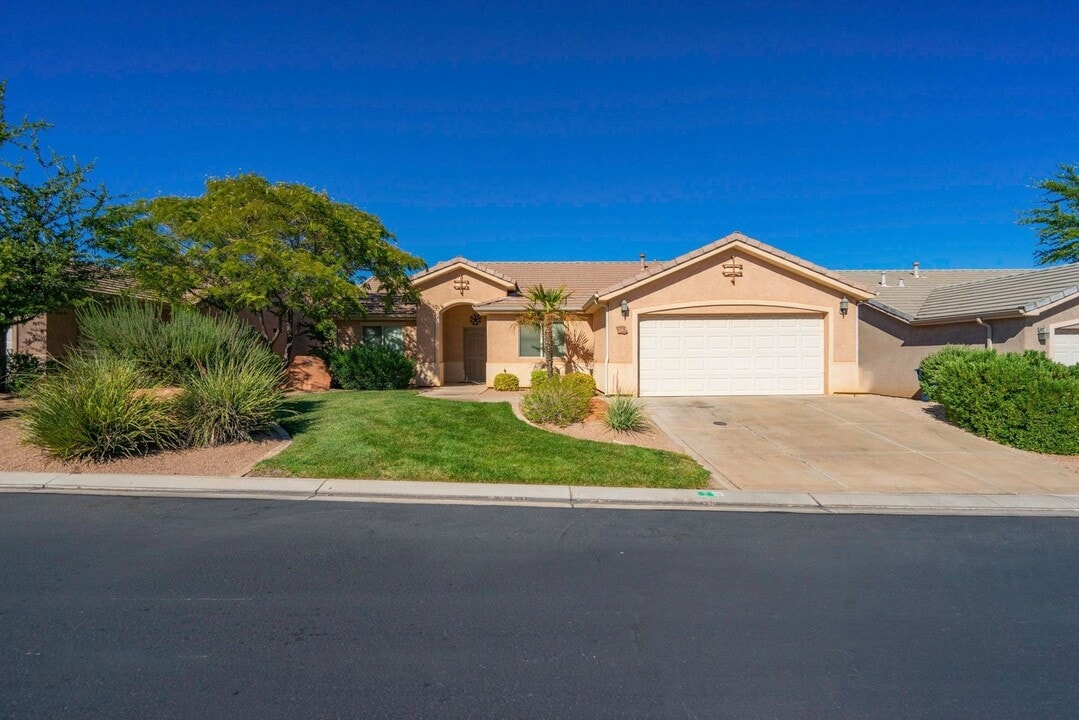 1630 E 2450 S in Saint George, UT - Building Photo
