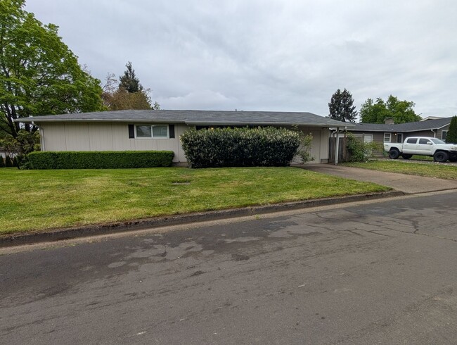 property at 1325 W Quinalt St