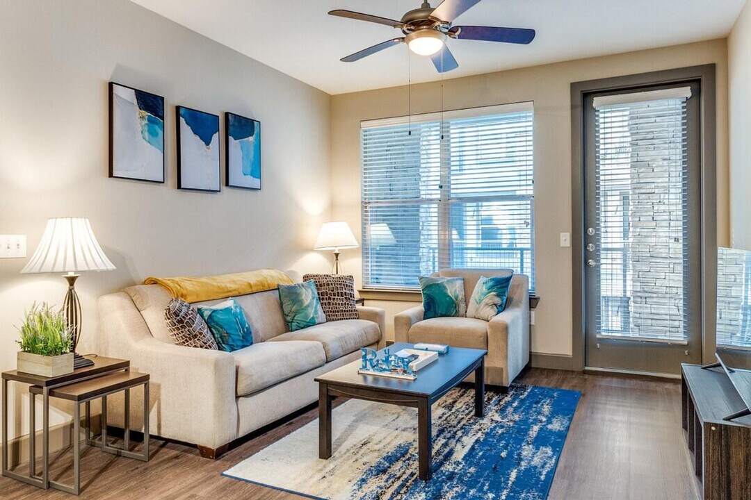15750 Spectrum Dr in Addison, TX - Building Photo