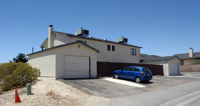 16453 Wato Rd in Apple Valley, CA - Building Photo - Building Photo