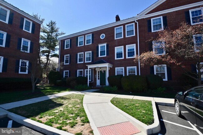 property at 3080 S Abingdon St