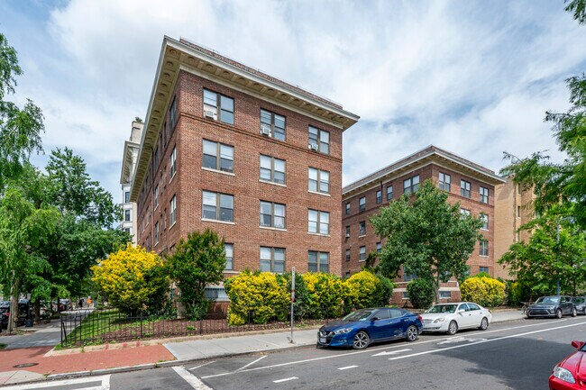 1206 10th St NW