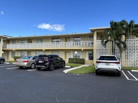 1120 Boxwood Dr in Delray Beach, FL - Building Photo