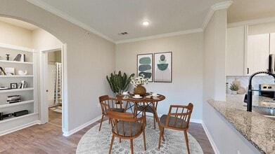 The Shores Apartments in Oklahoma City, OK - Building Photo - Building Photo