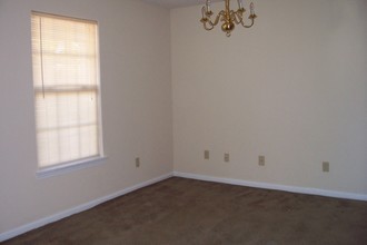 Southwood Apartments in Tuscaloosa, AL - Building Photo - Interior Photo