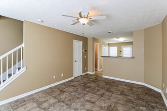 8015 Logan Dr in La Vergne, TN - Building Photo - Building Photo