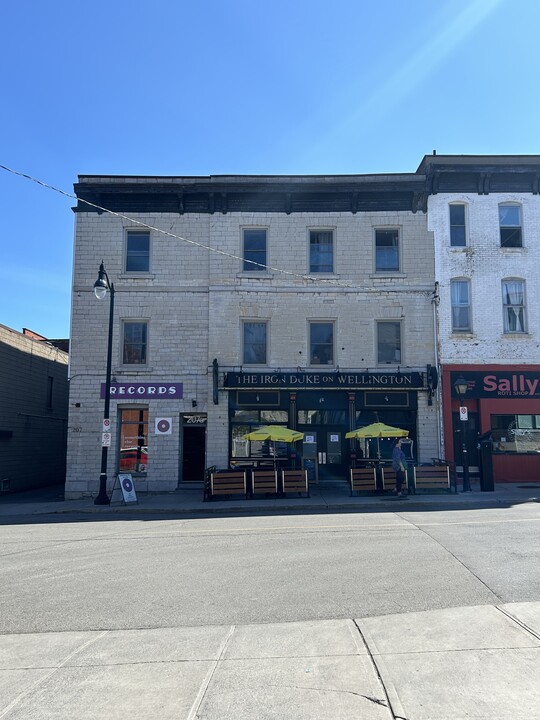 207 Wellington St in Kingston, ON - Building Photo