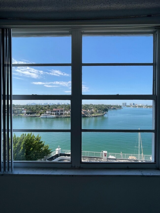 6770 Indian Creek Dr, Unit Aquasol Unit 6f in Miami, FL - Foto de edificio - Building Photo