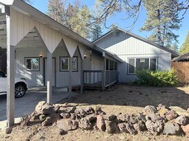 670 Pine Way in Chester, CA - Building Photo