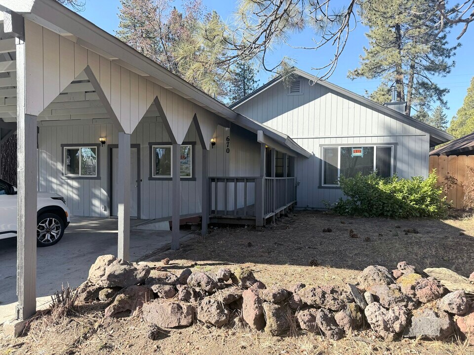 670 Pine Way in Chester, CA - Building Photo