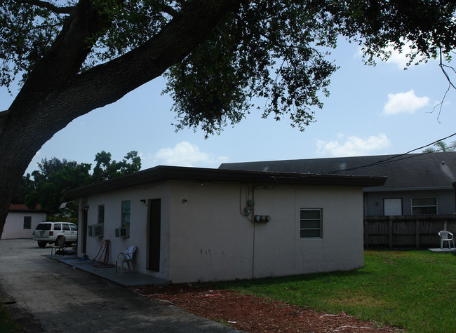 5819 Polk St in Hollywood, FL - Building Photo - Building Photo