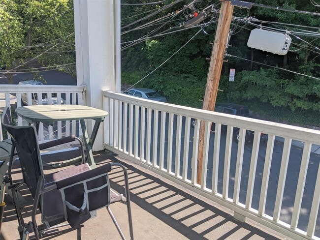 64 Linden Ave, Unit 2 in Somerville, MA - Building Photo - Building Photo