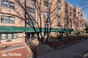 665 W Wrightwood Ave, Unit M08B Apartments