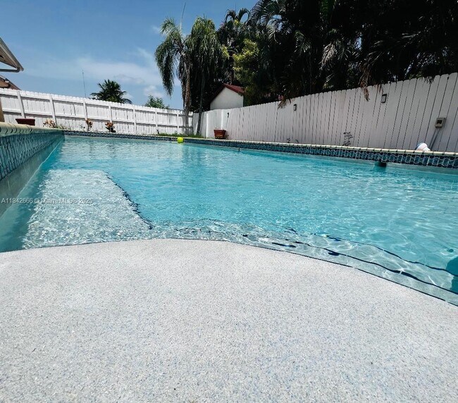 233 NE 199th Terrace in Miami, FL - Building Photo - Building Photo