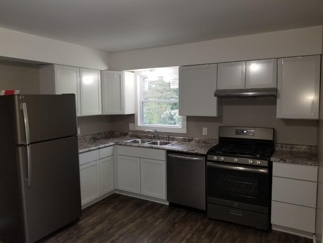 property at 1930 Des Moines St