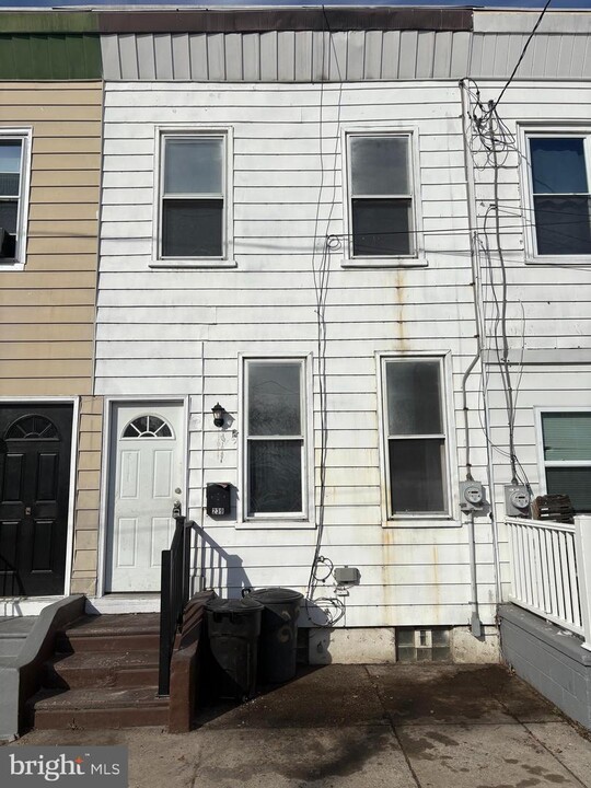 239 3rd St in Gloucester City, NJ - Building Photo