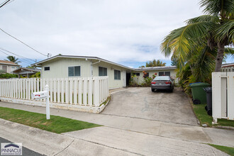 583 Pauku St in Kailua, HI - Foto de edificio - Building Photo