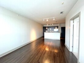 1340 W Gray St in Houston, TX - Building Photo