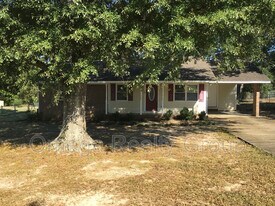 2600 Fitzgerald Rd in Oxford, AL - Building Photo