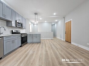 428 W Belden Ave in Chicago, IL - Foto de edificio - Building Photo