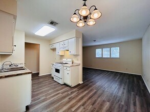5226 Pine Pl in Austin, TX - Building Photo - Building Photo