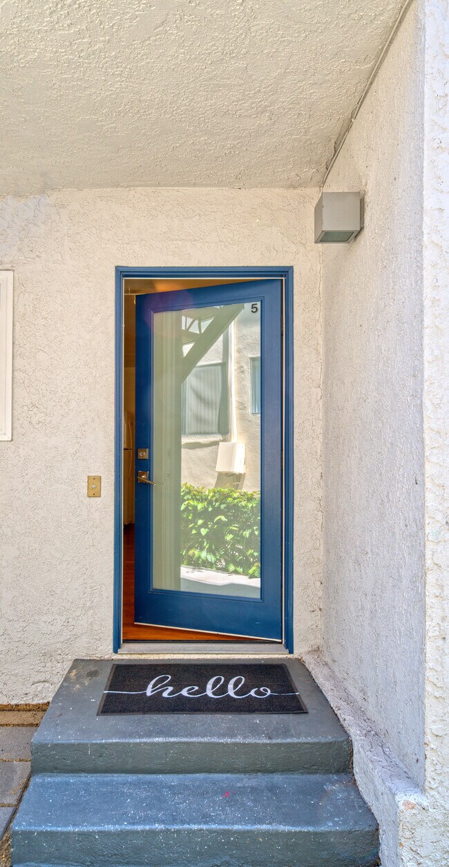 1524 Berkeley St, Unit 5 in Santa Monica, CA - Building Photo - Building Photo