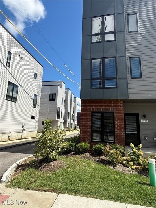 2061 W 20th St in Cleveland, OH - Building Photo