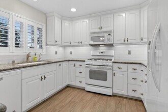 23412 Pacific Park Dr, Unit 25F in Aliso Viejo, CA - Foto de edificio - Building Photo