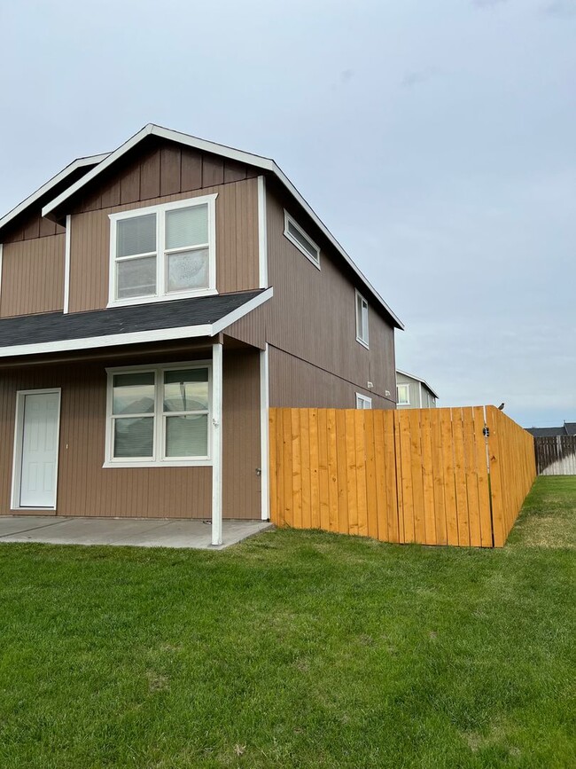 709 Penrose St in Moses Lake, WA - Building Photo - Building Photo