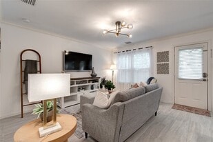 35 N Walden Elms Cir in Spring, TX - Building Photo